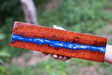 种树脂木有老虎条纹或卷状谷物木质外观的手工艺美木图案或抽象背景纹理稳定缅甸布宾加图片