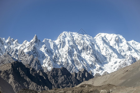 巴基斯坦吉尔特巴蒂斯坦喀喇昆仑山脉帕苏的雪阳光乡村冰川图片