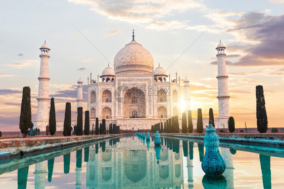 白色的大理石吸引力印度主要访问地点阿格拉的日落时泰姬马哈勒图片