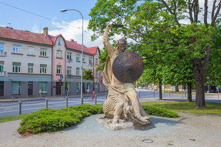 游客2019年5月日拉托文城市Jurmala市纪念碑外部的图片
