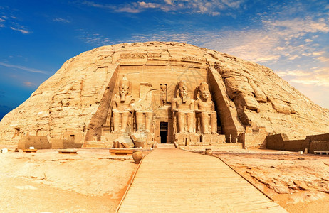 阿布辛贝岩石寺庙阳光明媚的景色埃及阿布辛贝岩石寺庙阳光灿烂的景色埃及岩石切割世界晴天图片