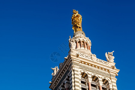 法国马赛Gardde圣母玛丹娜将小放在法国马赛的NotreDamedelaGarde之顶上的金雕像婴儿加德历史图片