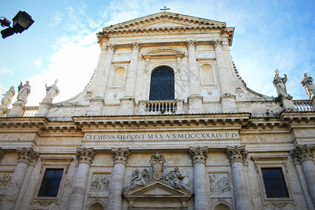 旅行2018年月3日意大利罗马市SanGiovanniBattistadeiFiorentini教堂外观里奥内历史图片