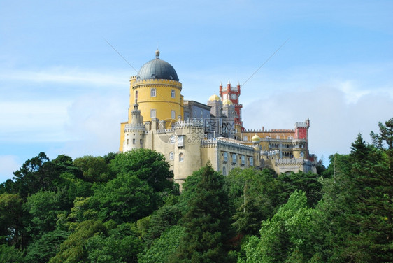 著名的宫殿和葡萄牙七大奇迹之一森林公园爬坡道图片