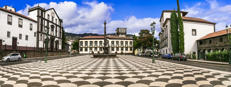 受欢迎的马德拉岛旅行和标志地中央广场富查尔市的PracadoMunicipio若昂纪念馆图片