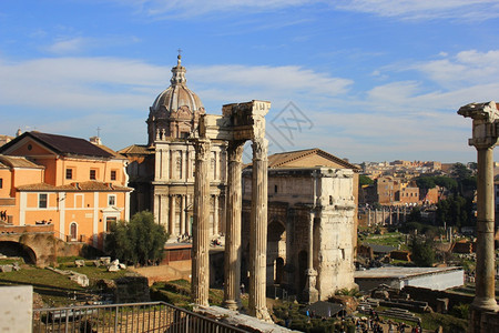 建筑学Vespasian和Titus的罗马广场寺庙SeptimiusSeverus拱门和意大利罗马的SantiLucaeMart图片