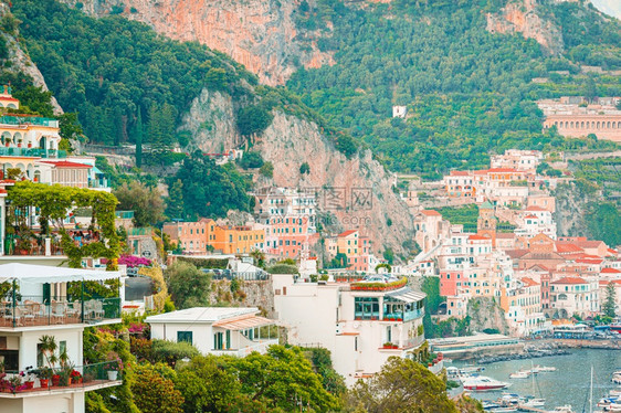 意大利阿马尔菲海岸波西塔诺的美丽景象意大利阿马尔菲海岸意大利波西塔诺美丽的沿海城镇普西亚吉大山PositanoBeautific图片