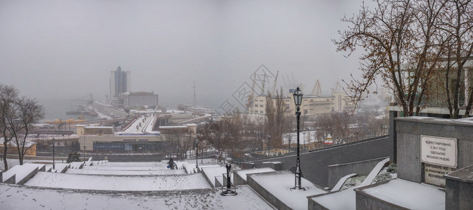 冬天乌克兰敖德萨1208乌克兰敖德萨滨海大道上的雪天早晨乌克兰敖德萨的雪天早晨全景长椅街道图片