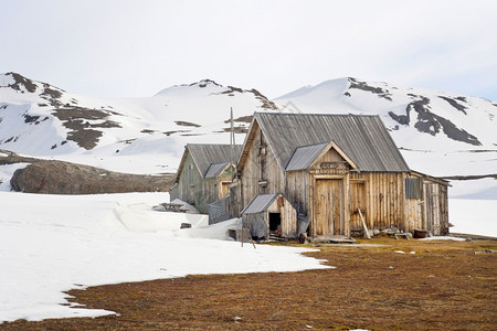 曼斯菲尔德营地古代遗留物老大理石场布隆斯特兰岛克罗福尔德北极斯皮茨贝根瓦尔巴德挪威欧洲冷冻巴伦支斯瓦尔群岛图片