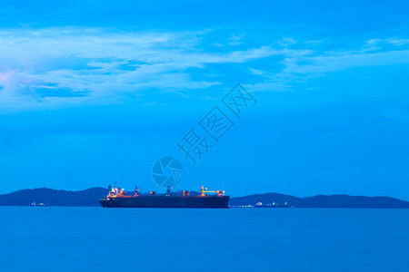 湖海洋上午摩尔德到码头的海运船早上到码头的海运船冷静图片