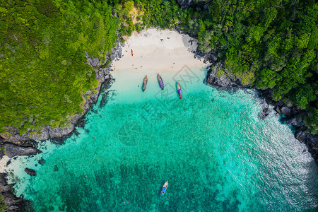 泻湖旅游者Thai和外国租一艘长尾船和快艇在泰国河下浮上海面每座长尾船和快艇在泰国KrabBi海下夏天普吉岛图片