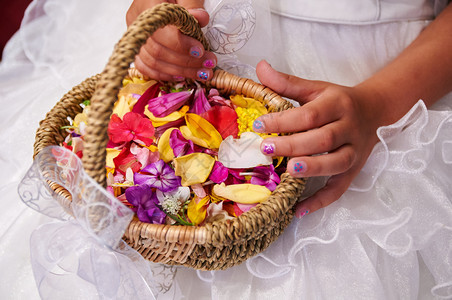 紫丁香婚礼花篮束绽放图片