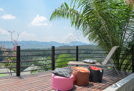 椅子与泰国南部美丽的山景风相伴美丽大庭院放松包坐垫凳图片