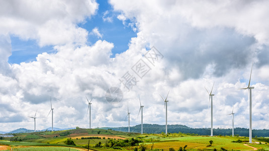 自然工业的变暖山丘和蓝天空的风车场白云是泰国Phetchabun省KhaoKhho的背景169个宽屏幕Landscape风车场图片