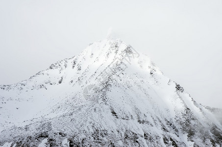 冬季雪山风光图片