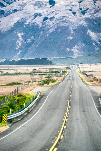 假期通道路边长的美丽道路国乡村图片