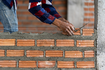 正在工作的建筑工人图片