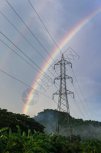 两极风景优美农村地区高压电线杆的天空雨后水农村地区的高压电线杆丰富多彩的图片