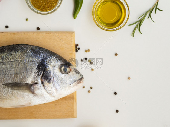新鲜的海香料高分辨率照片最顶端视图新鲜鱼调味药草高质量照片品图片