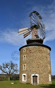 美丽的旧风车捷克欧洲结石小麦图片