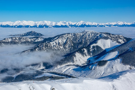 冬季雪山风光图片