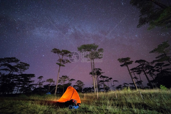 夜晚露营风景图片