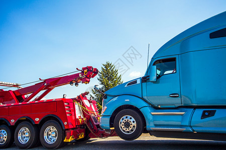 挂钩状态美国西雅图华盛顿的卡车故障和拖路边图片