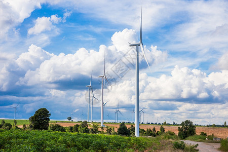 风车效率可持续的美丽风力涡轮机养殖场有蓝天黑地在泰国NakornRatchasima发电图片