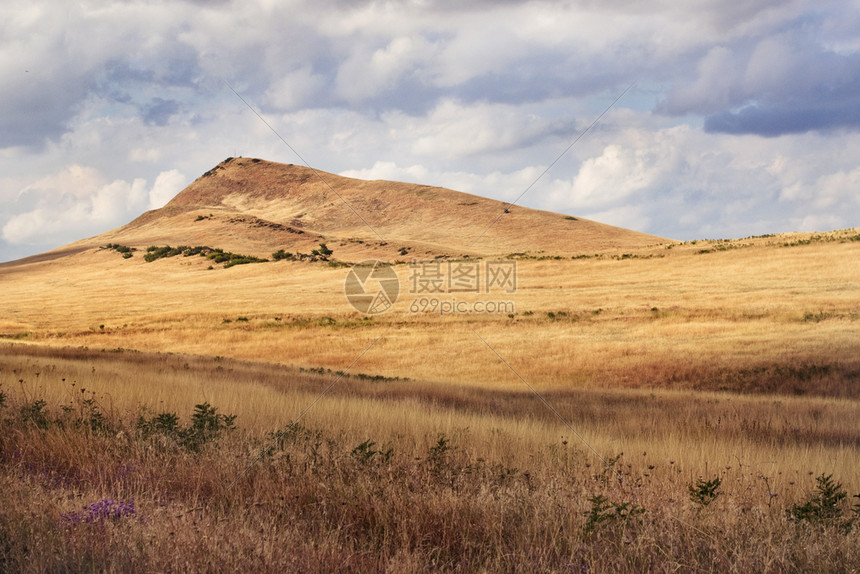 干旱格鲁吉亚黄半荒漠美丽的风景观和前视黄色的利特尔山丘谷沙漠图片