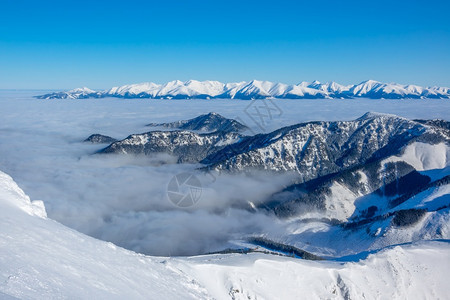 冬季雪山风光图片