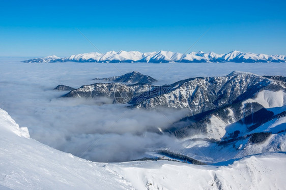 冬季雪山风光图片