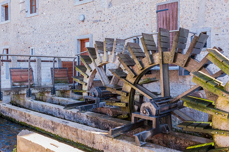 坝翻修三轮木制磨机系列产生木头图片