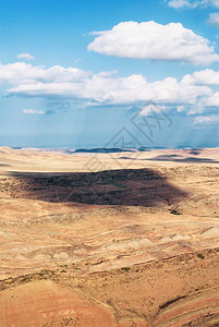 格鲁吉亚黄半荒漠美丽的风景观和前视黄色的利特尔山丘砂岩棕色的假期图片