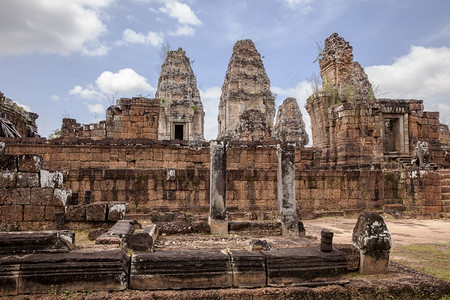 旅行目的地古老柬埔寨吴哥尔Wat附近的东Mebon寺庙中央塔楼在平台A上升图片