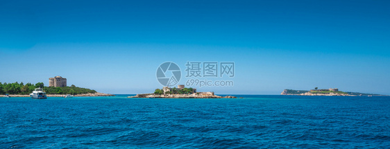 黑山科托尔湾的阿扎堡在黑山阳光明媚的夏日Arza堡渠道场景垒图片