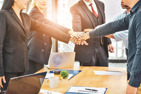 老外鼓掌合作经理会议业务团队规划营销成功祝贺业务优胜者团队合作