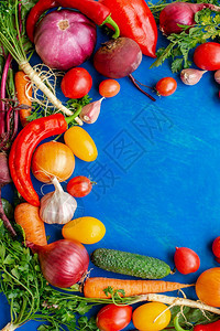桌子蔬菜西红柿胡椒萝卜茄子黄瓜蔬菜蓝背景框架的洋葱文本复制空间蔬菜蓝背景框架的生蔬菜和原组成蓝背景框架的青蔬菜滴颜色图片