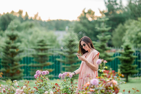 拍花的女人图片