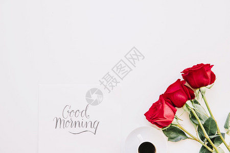 早安咖啡卡布奇诺早安概念与玫瑰分辨率和高品质美丽照片早安概念与玫瑰高品质美丽照片概念花桌子背景