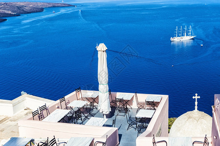 蓝色的屋顶锡拉希腊圣桑托里尼岛海上游轮的卡尔德拉观光伊马埃图片