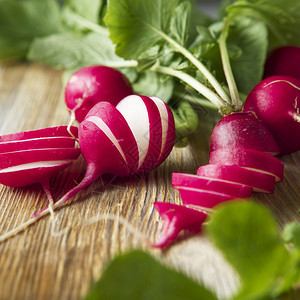 饮食种植萝卜蔬菜季节烹饪食物的外观红色欧洲菜片Raphanussativus原始食品概念c种植花粉蔬菜质地花园图片