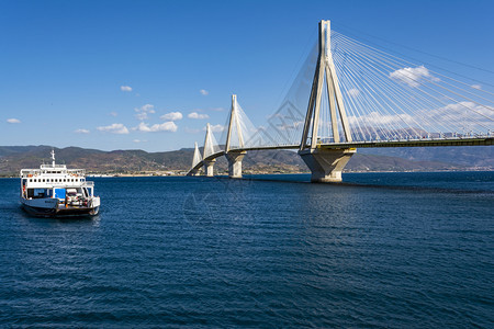 当代的横跨希腊科林斯湾海峡的斜拉式悬索桥是世界上最长的多跨斜拉桥之一也是跨度希腊科林斯湾海峡最长的全悬式斜拉索桥码头海洋图片
