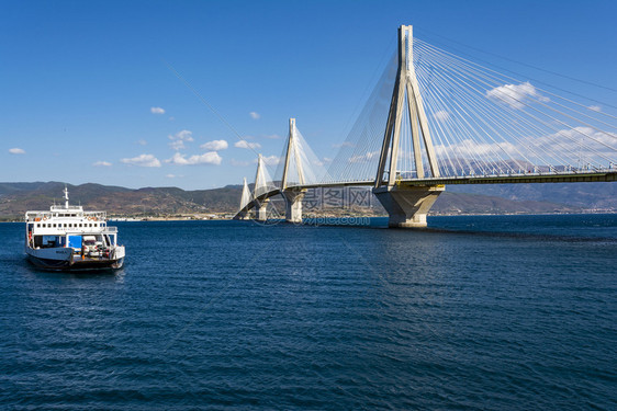 当代的横跨希腊科林斯湾海峡的斜拉式悬索桥是世界上最长的多跨斜拉桥之一也是跨度希腊科林斯湾海峡最长的全悬式斜拉索桥码头海洋图片