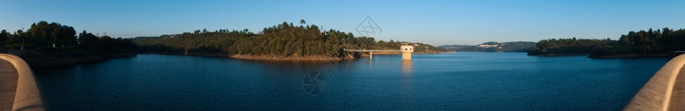 液压生态葡萄牙托玛Tomar泽雷河和CastelodeBode大坝令人惊艳的景象观图片