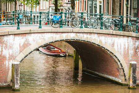桥荷兰北省阿姆斯特丹老城的格伦堡瓦尔运河荷兰北省阿姆斯特丹老城的美丽运河区旅行图片