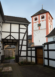 Odenthal村中心日出教区堂和旧建筑德国BergisschesLand建筑学地标图片