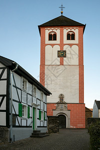 欧登泰尔旅行观光Odenthal村中心日出教区堂和旧建筑德国BergisschesLand图片