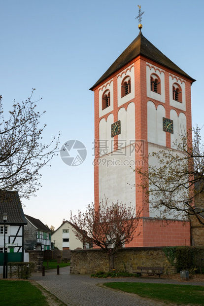 Odenthal村中心日出教区堂和旧建筑德国BergisschesLand文化暮旅游图片