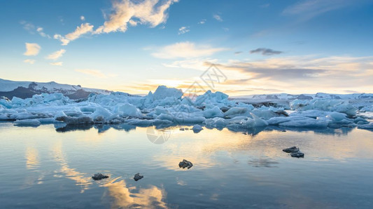 冰岛Jokulsarlon冰川环礁湖日落时冰山的美丽景象全球变暖概念选择重点瓦特纳冰川冷冻欧洲图片