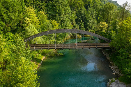 Serio河和旧桥的无人机视图ValSerianaBergamo值意大利语景观图片